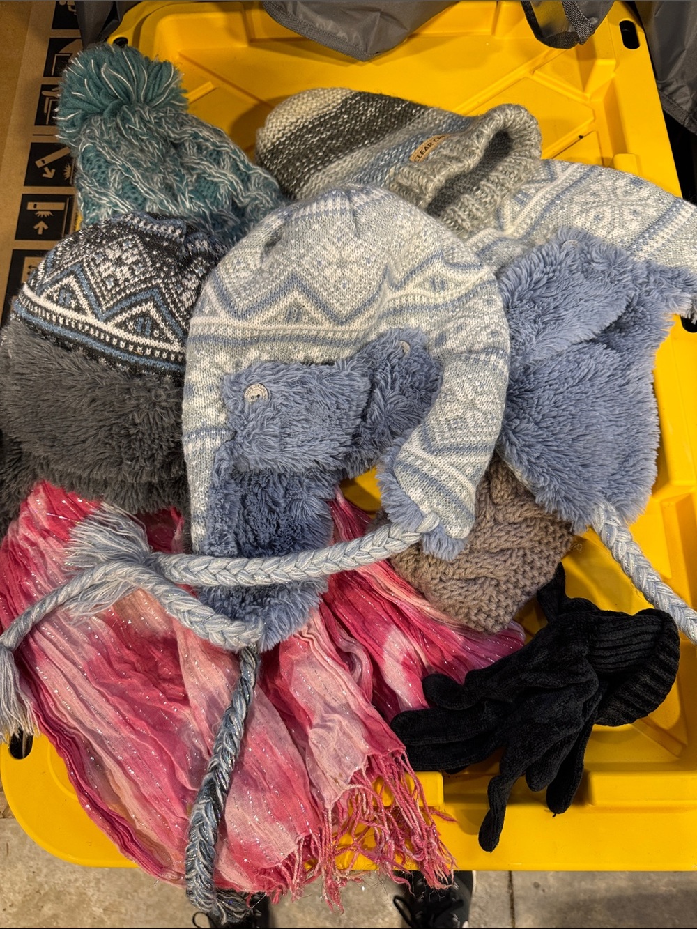 Winter hats and scarf lot